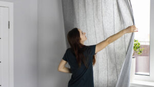 Expert Curtain Care Tips to Beat Dubai’s Heat, Dust & Humidity